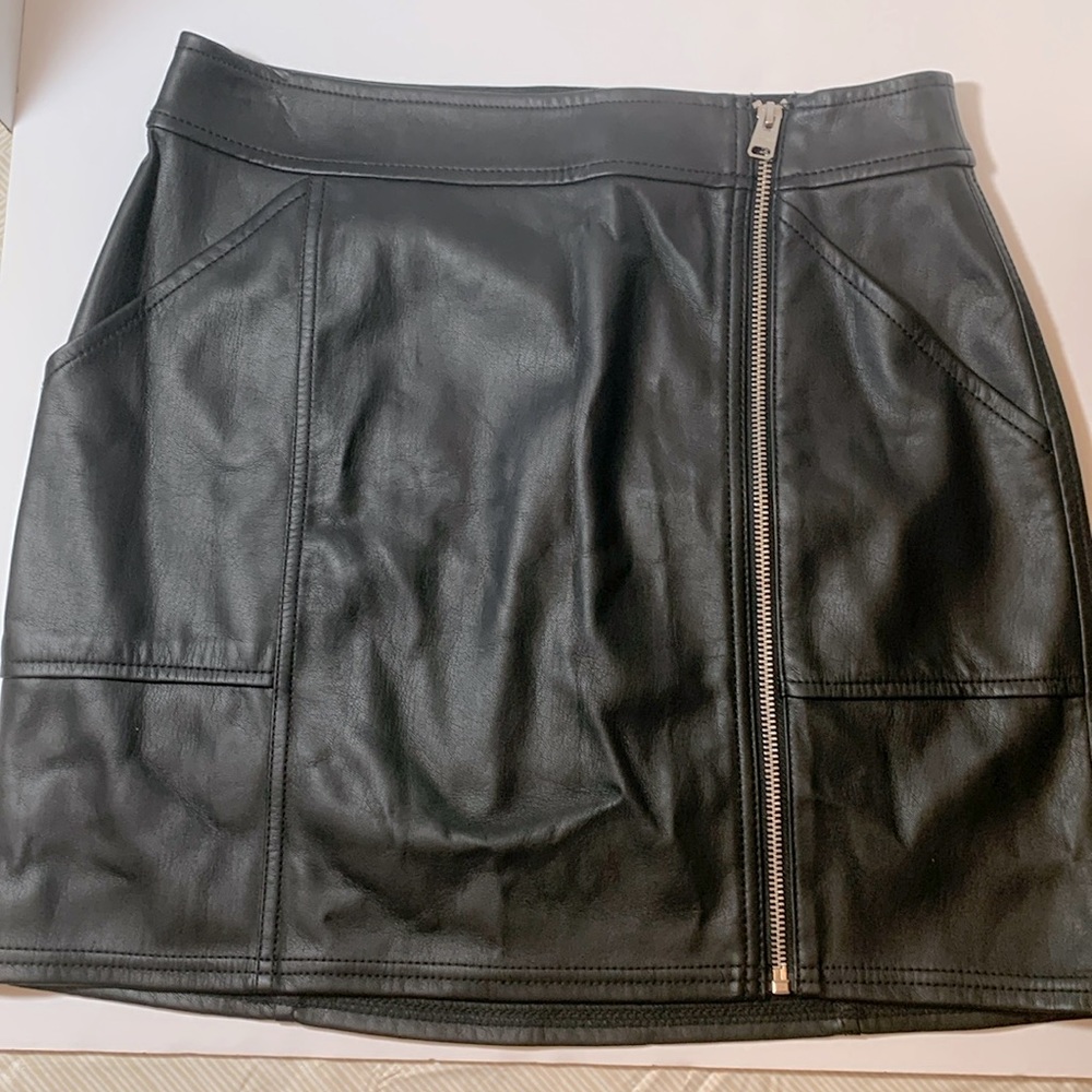 EXPRESS FAUX LEATHER MINI SKIRT BLACK SIZE 4